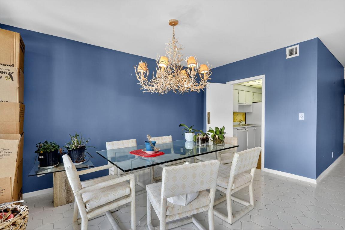 REEF CONDO - Residential