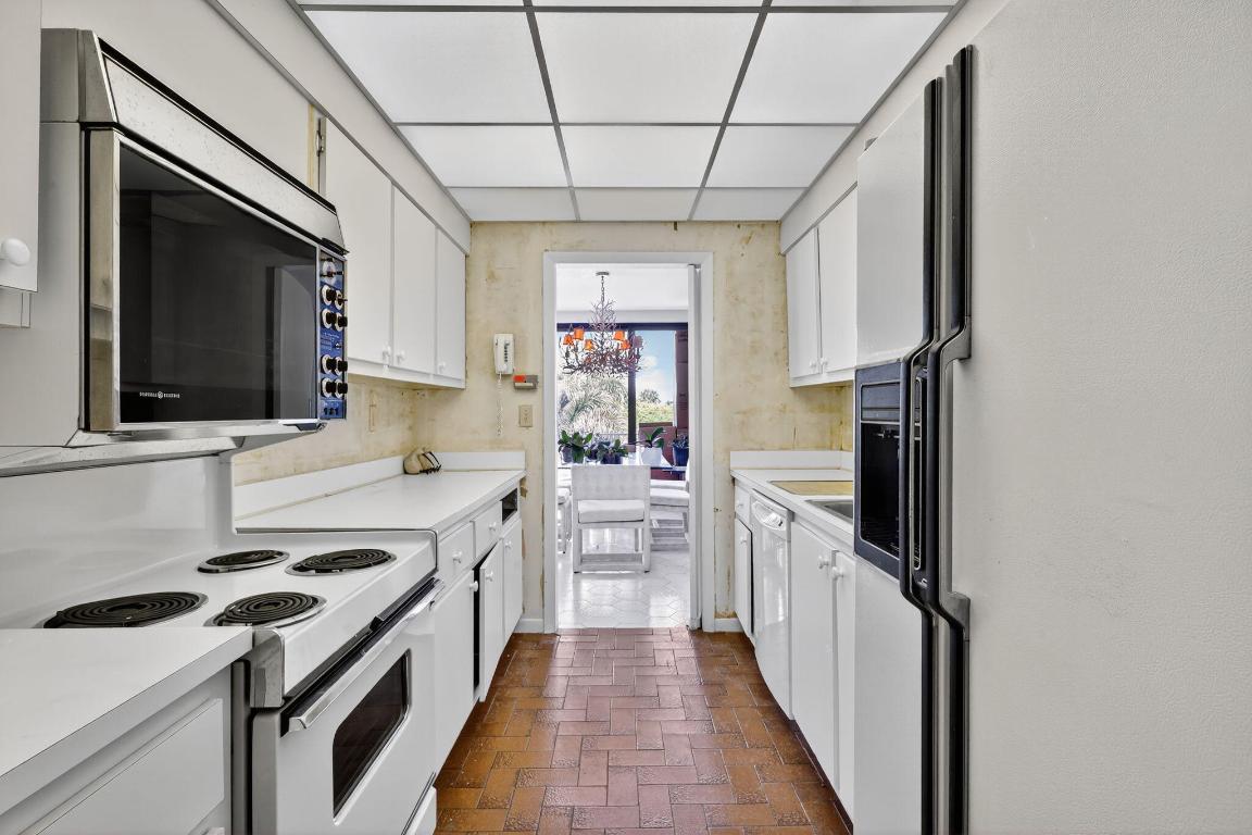 REEF CONDO - Residential