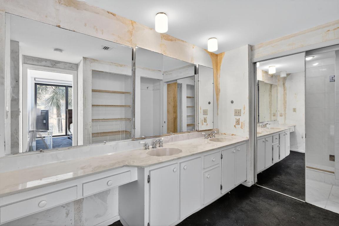 REEF CONDO - Residential