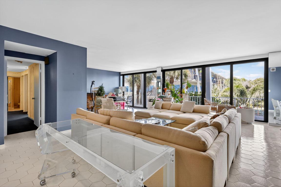 REEF CONDO - Residential