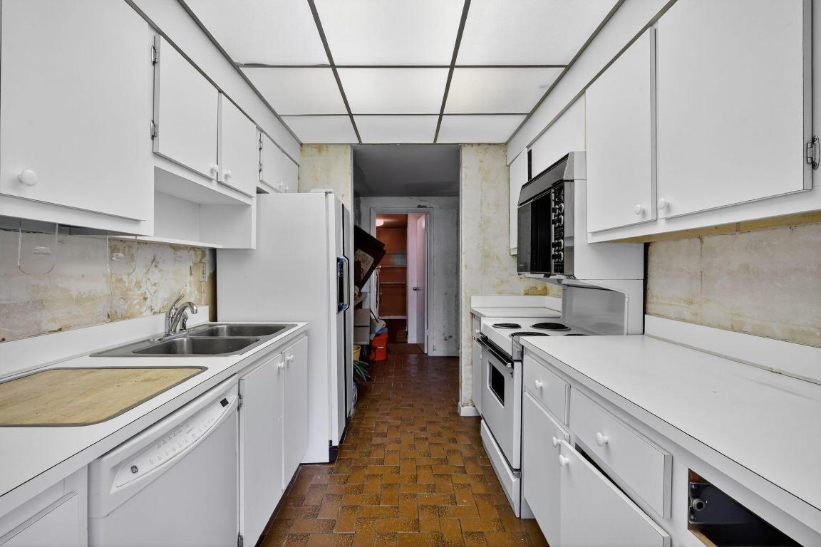 REEF CONDO - Residential