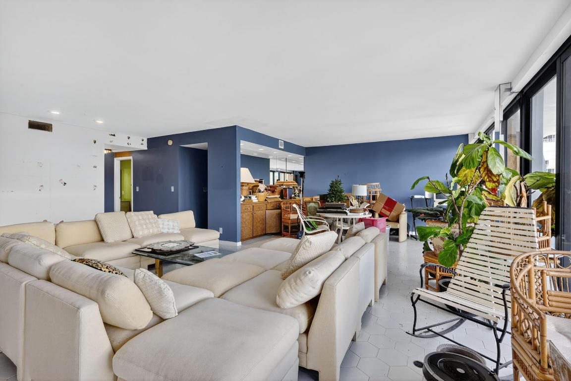 REEF CONDO - Residential