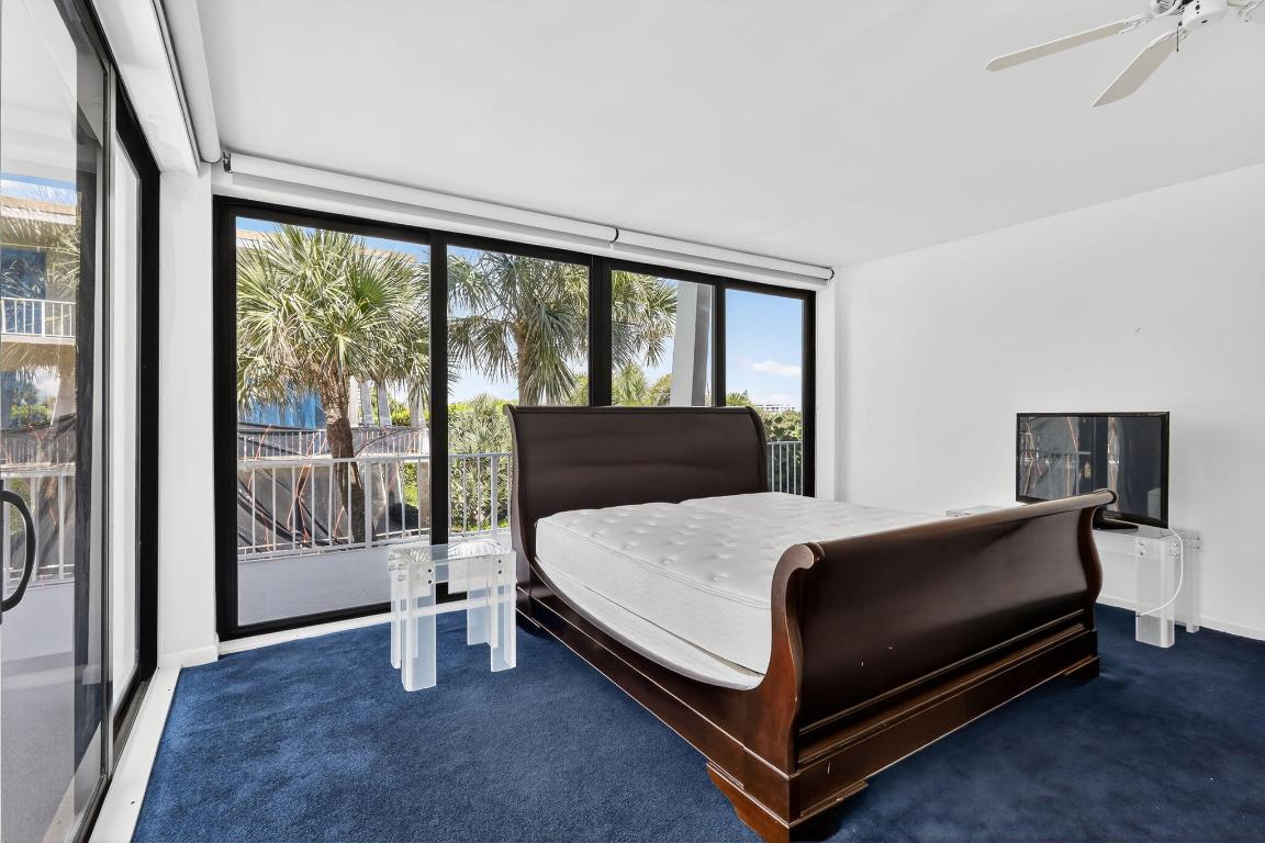 REEF CONDO - Residential