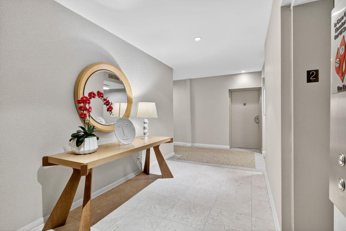 REEF CONDO - Residential