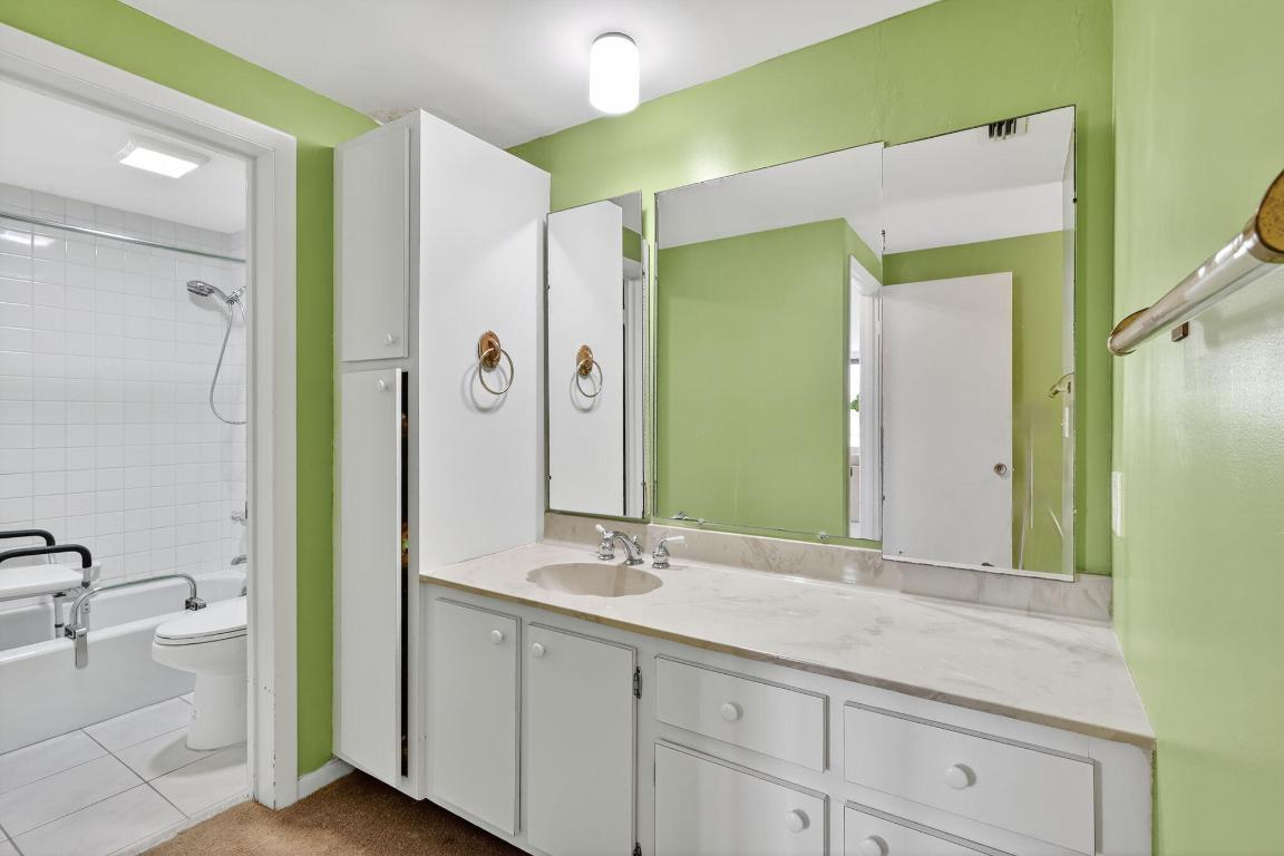 REEF CONDO - Residential