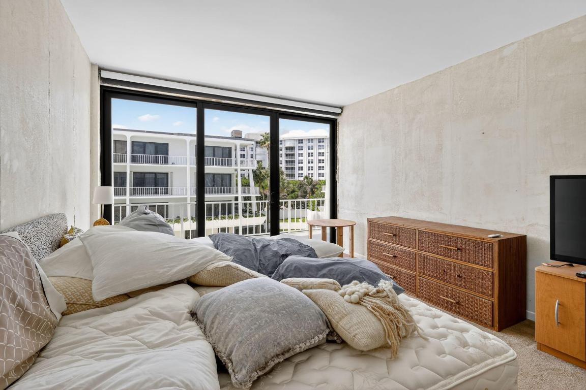 REEF CONDO - Residential