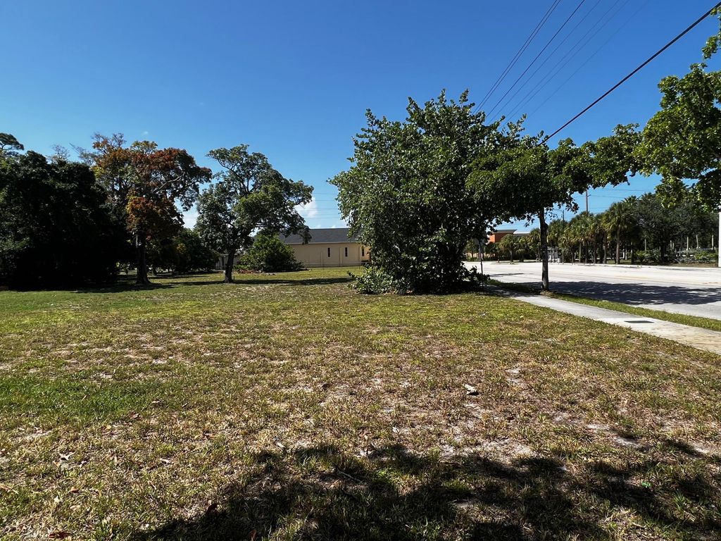 Photo of 435 NW 7th Avenue, Fort Lauderdale, FL (MLS # B26021514)