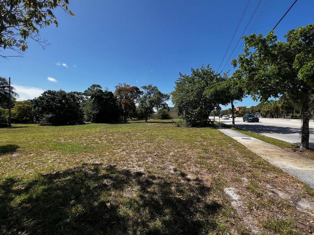 Photo of 435 NW 7th Avenue, Fort Lauderdale, FL (MLS # B26021514)