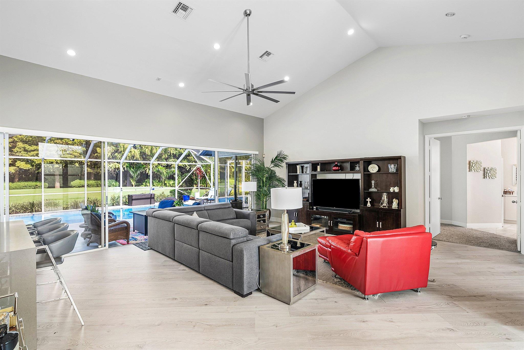 10446 Stonebridge Boulevard, Boca Raton, FL, 33498/$925,000 4 10446 Stonebridge Boulevard