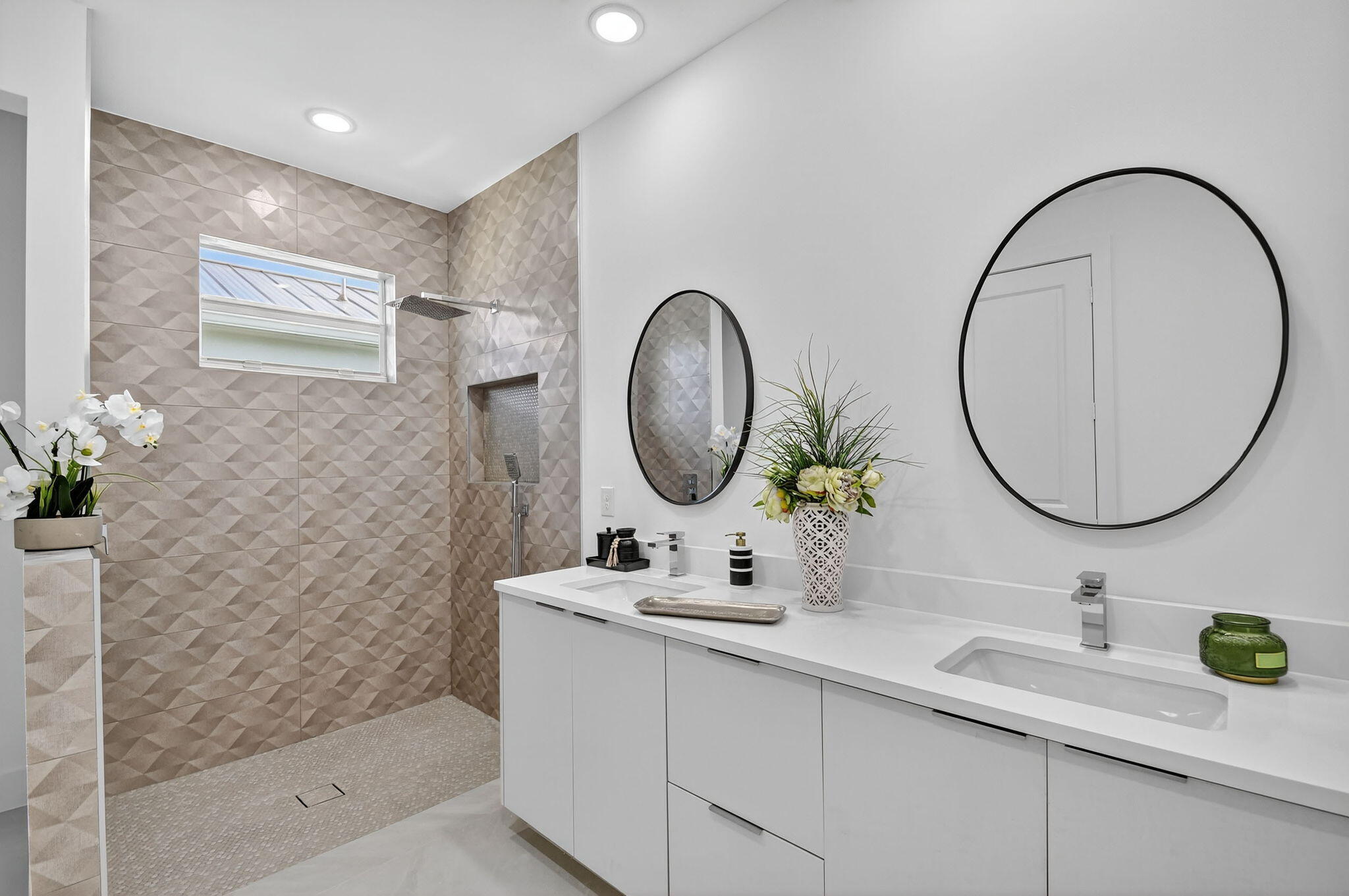 PINE GARDENS - Residential