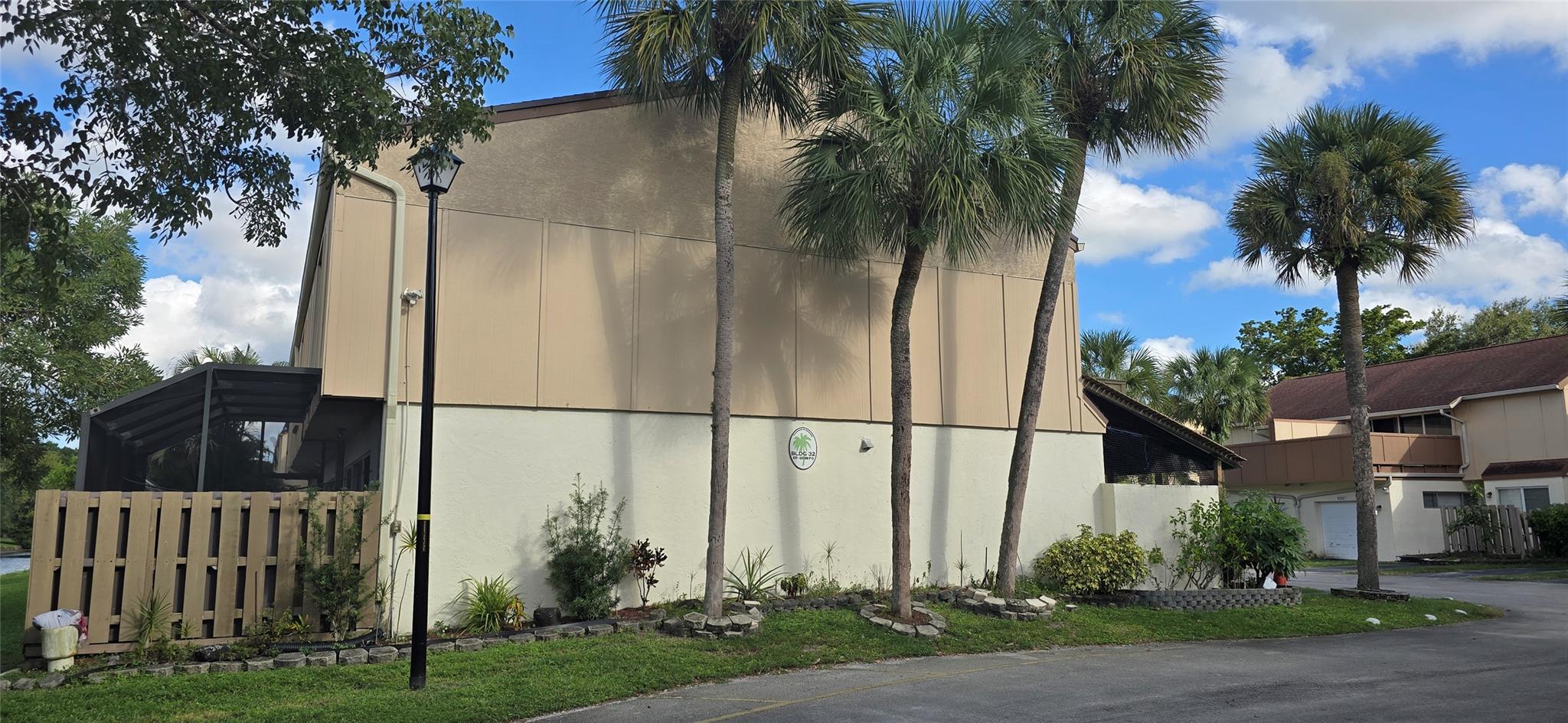 Townhouses at Jacaranda - Residential