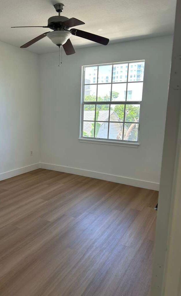 HOLLYWOOD LITTLE RANCHES - Residential