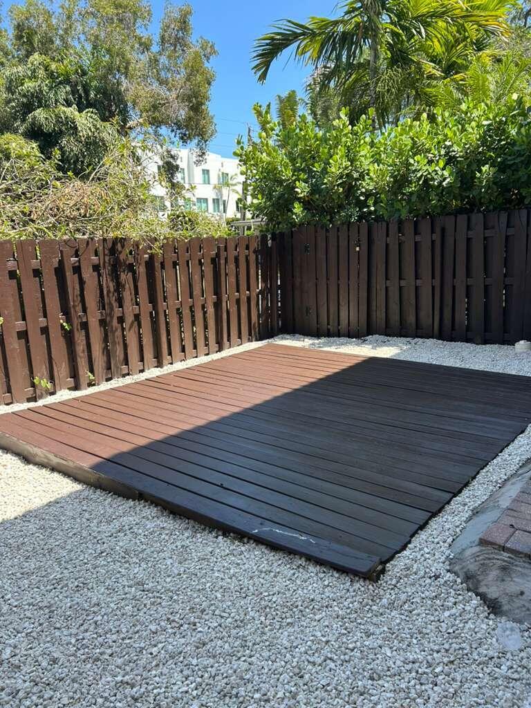 HOLLYWOOD LITTLE RANCHES - Residential
