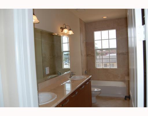 HOLLYWOOD LITTLE RANCHES - Residential