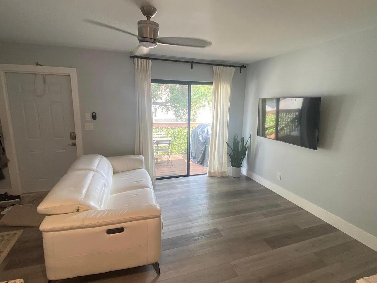 637 Executive Center Drive N207