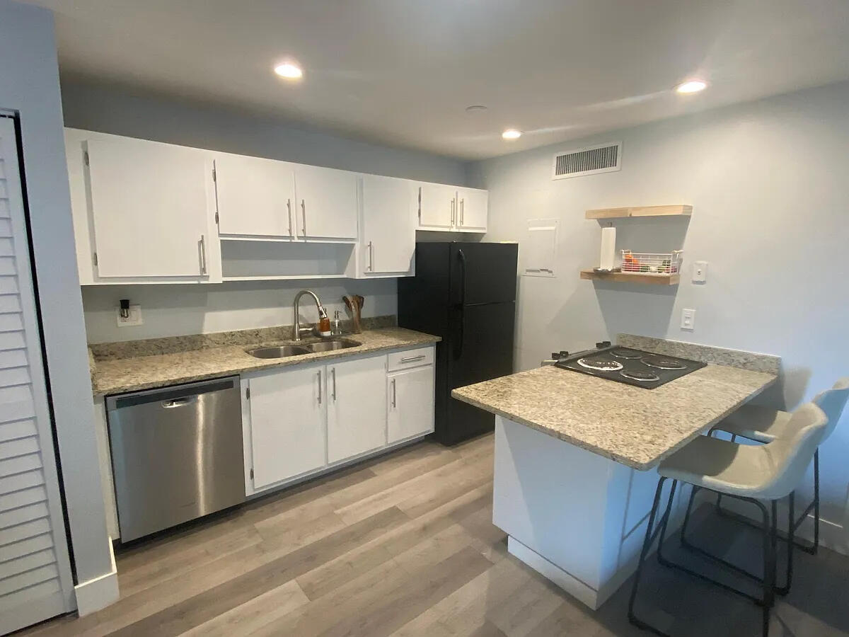 637 Executive Center Drive N207