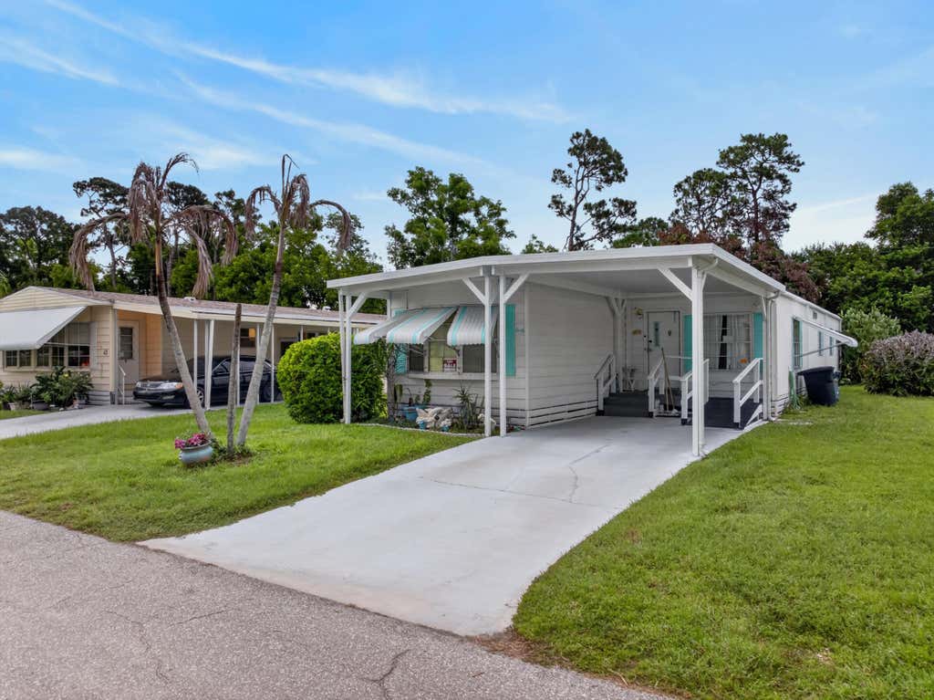 Photo of 40 Montilla Way, Port Saint Lucie, FL 34952 (MLS # B26061659)