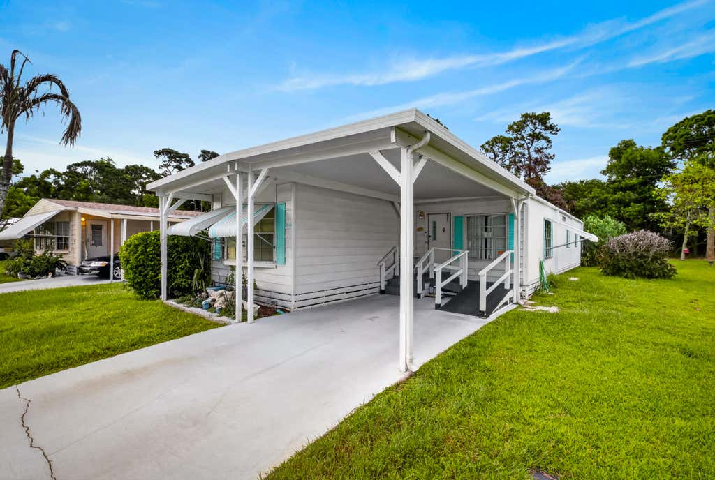 Photo of 40 Montilla Way, Port Saint Lucie, FL 34952 (MLS # B26061659)