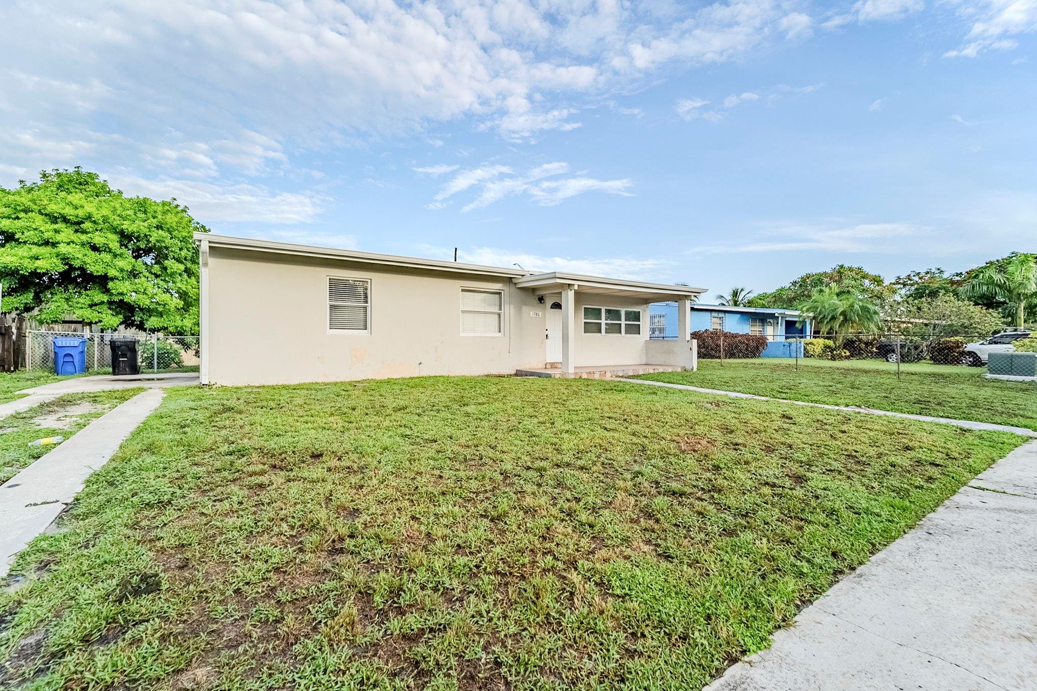 1786 Lauderdale Manor Dr