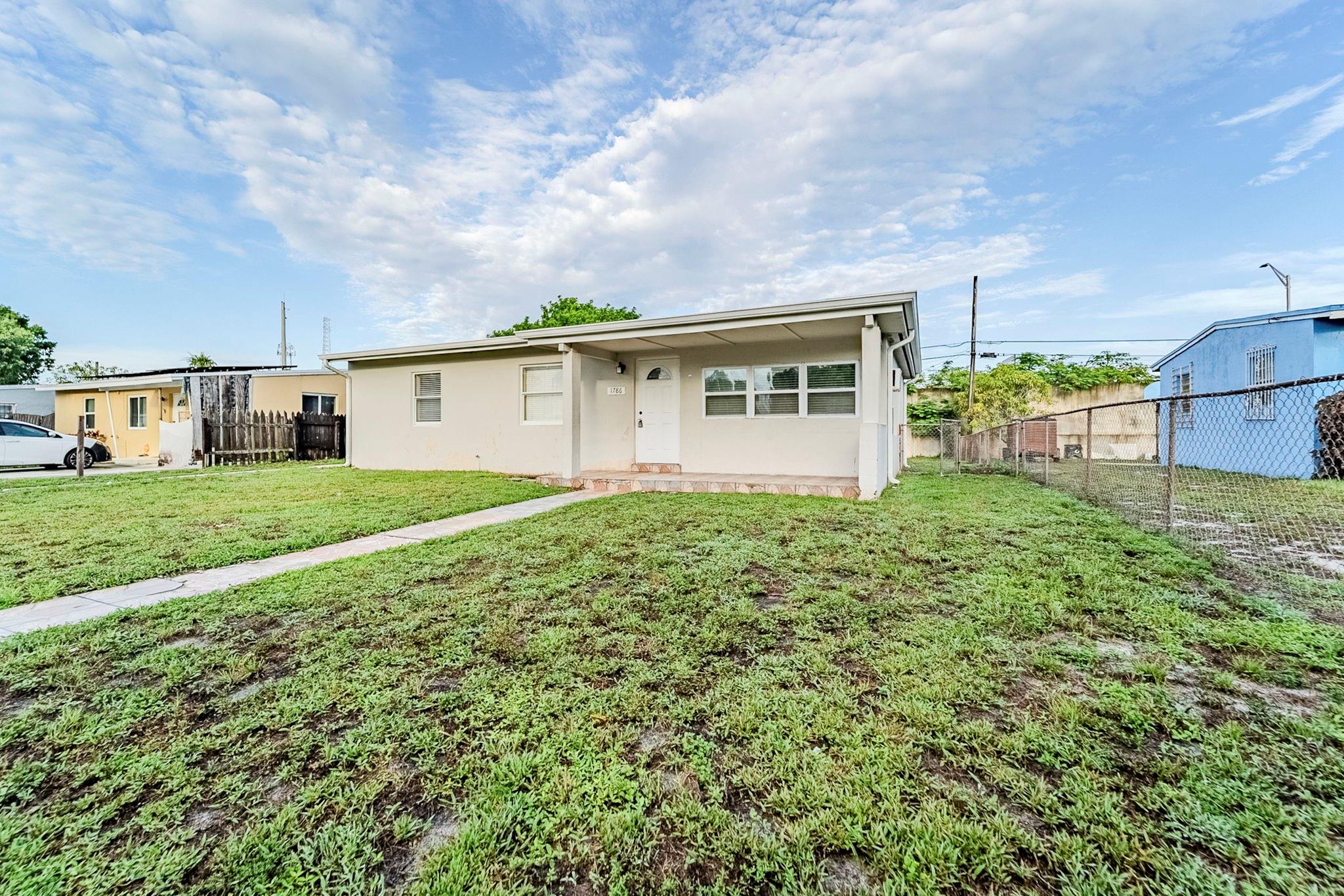 1786 Lauderdale Manor Dr