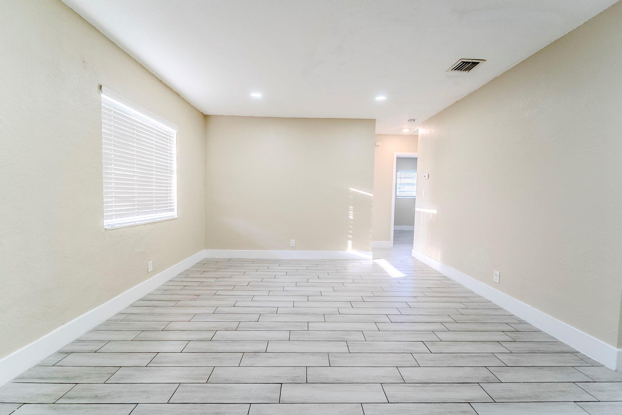 1786 Lauderdale Manor Dr