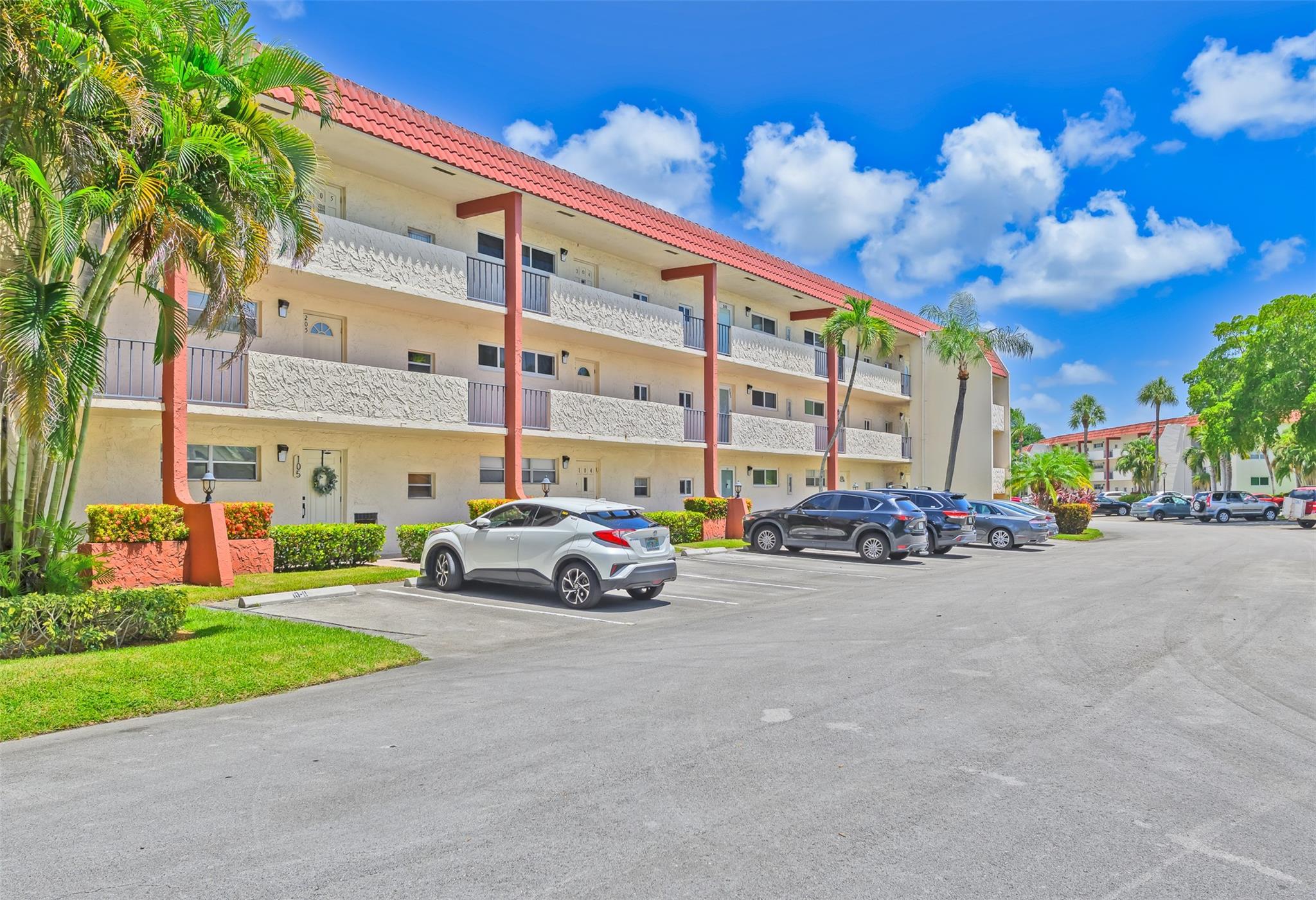 HOLLYBROOK GOLF AND TENNI - Residential