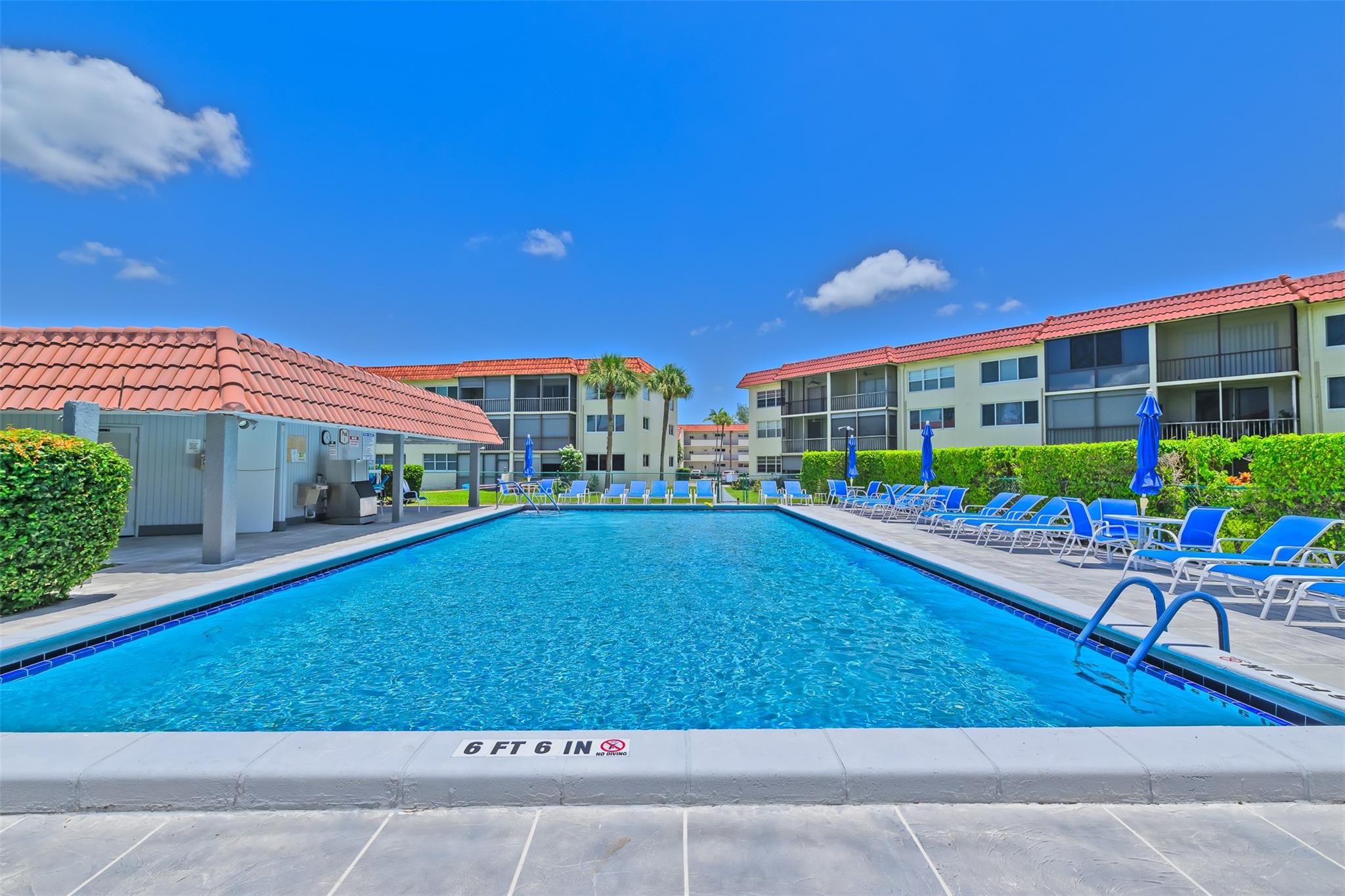HOLLYBROOK GOLF AND TENNI - Residential