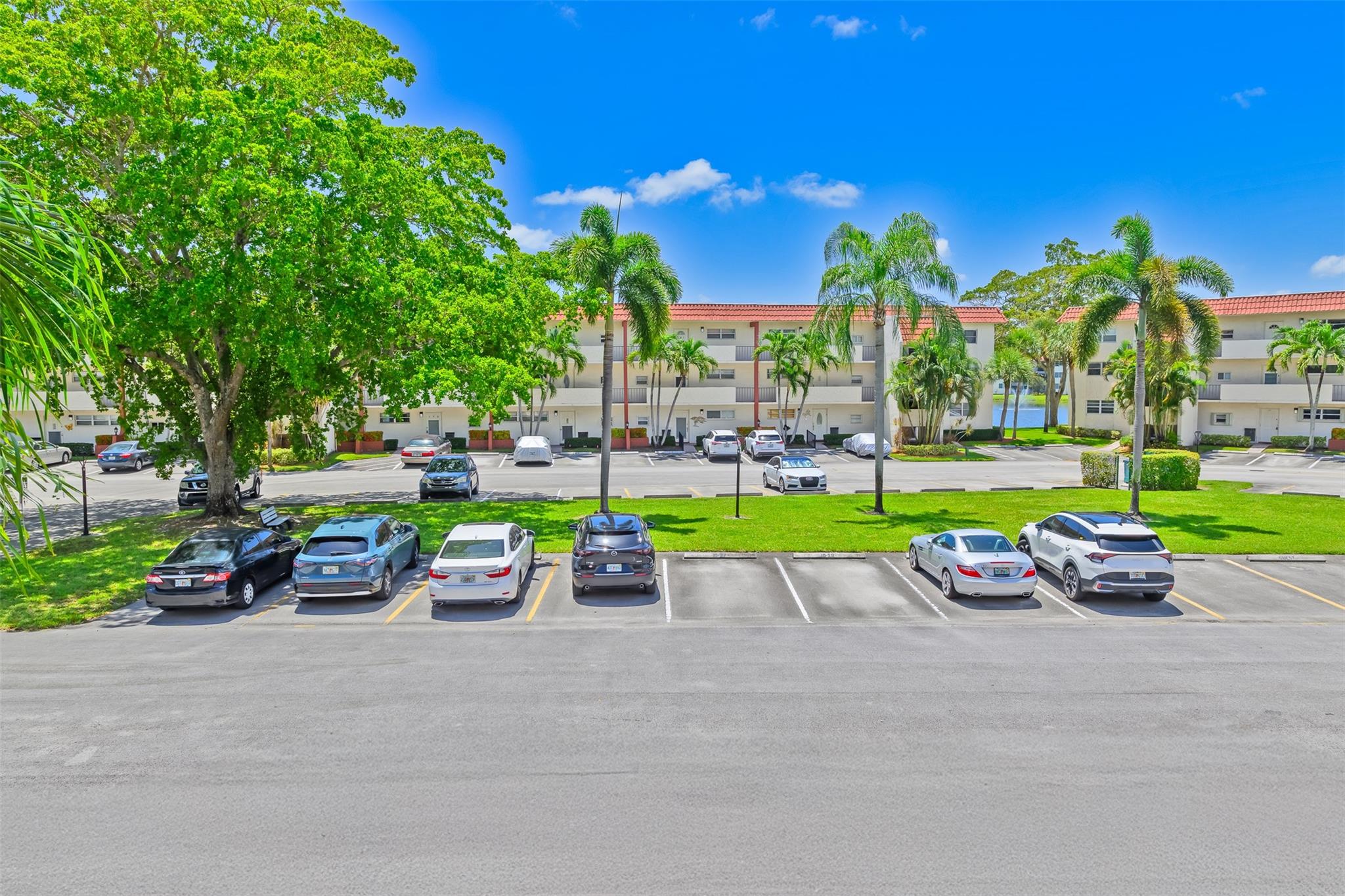 HOLLYBROOK GOLF AND TENNI - Residential