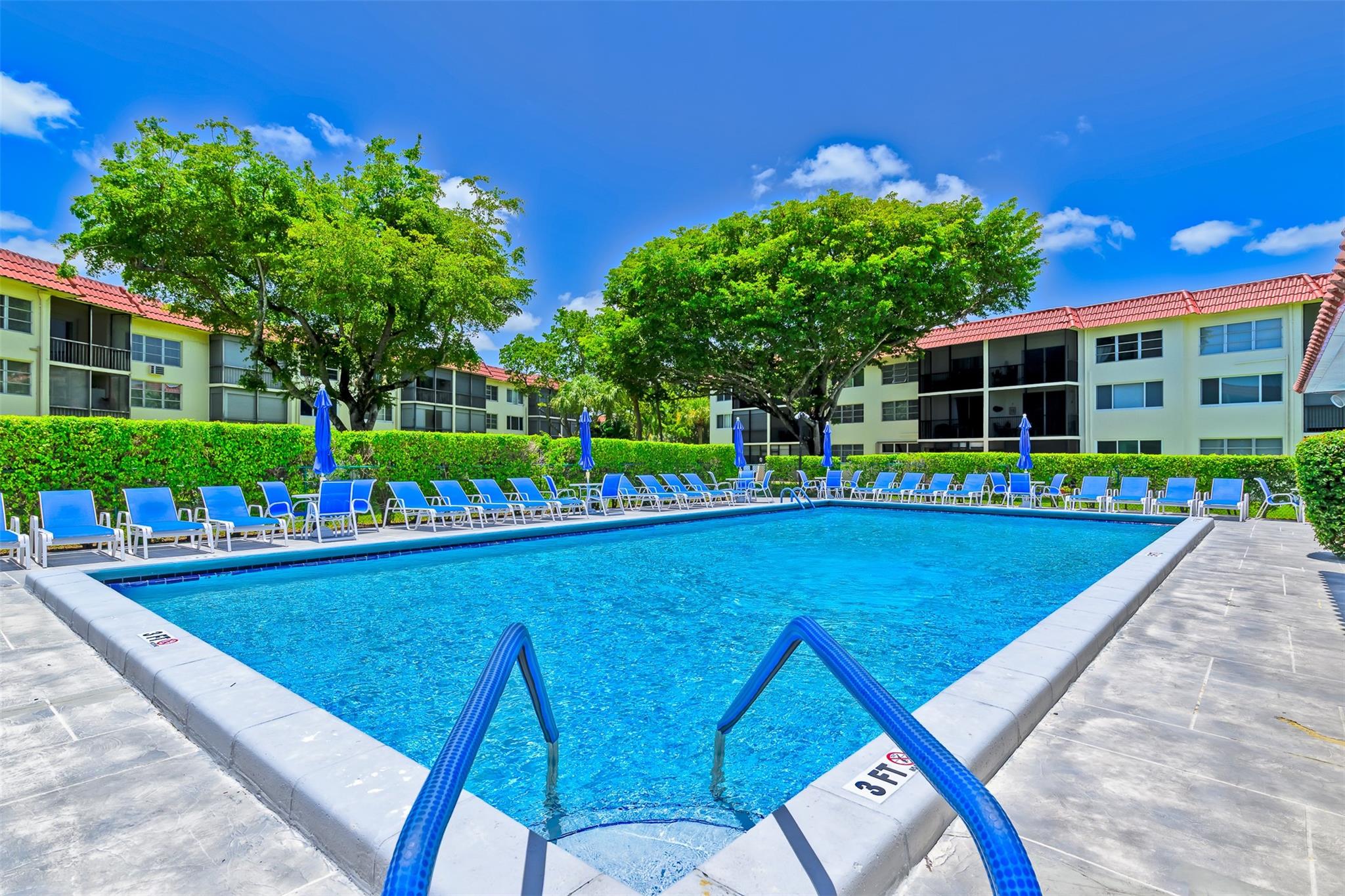 HOLLYBROOK GOLF AND TENNI - Residential
