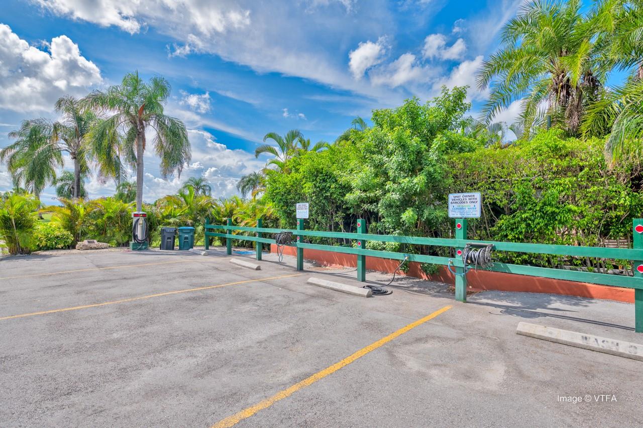 HOLLYBROOK GOLF AND TENNI - Residential