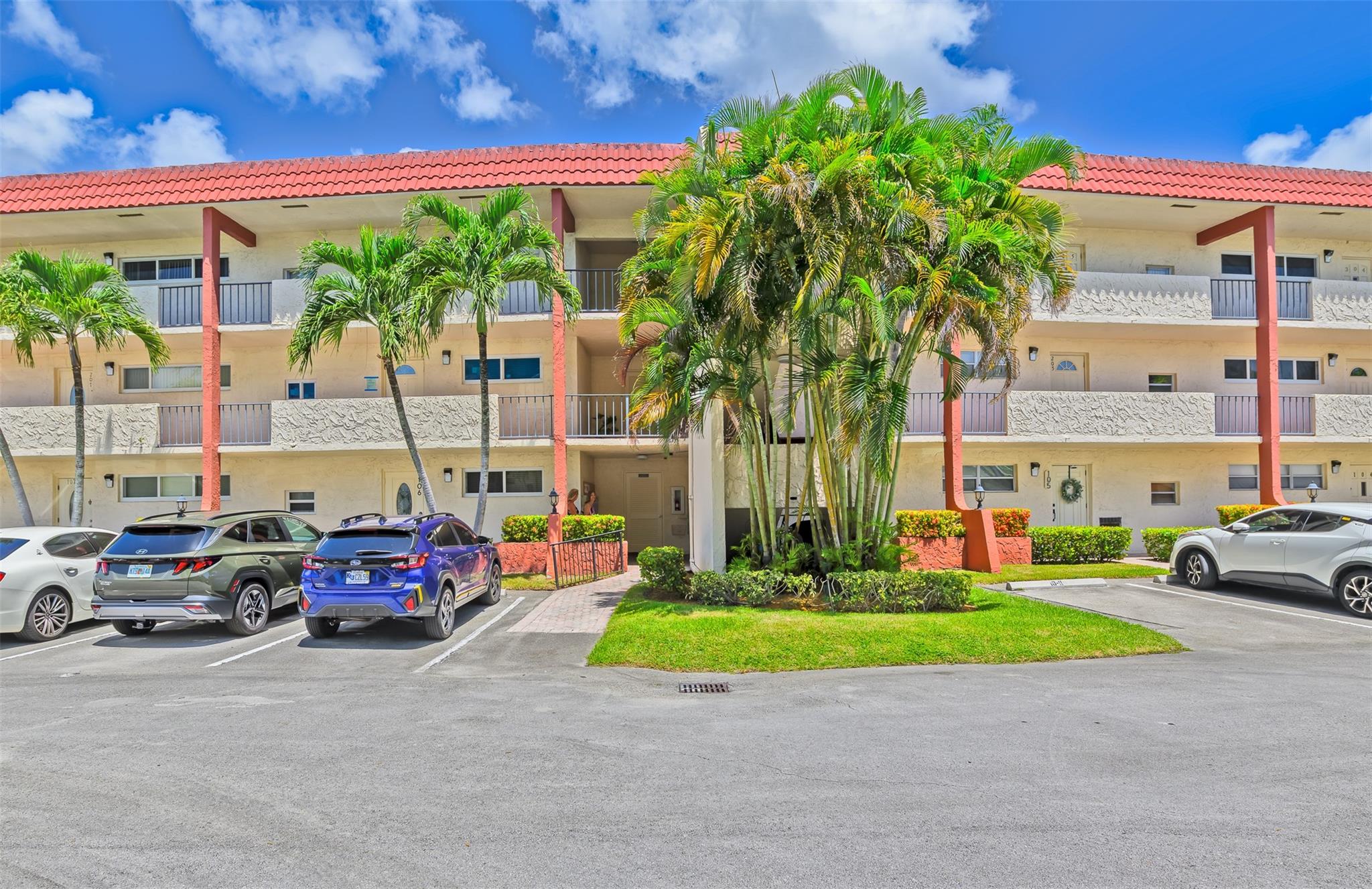 Charming and classy 2-Bedroom, 2-Bath in Hollybrook Golf & Tennis Club – Priced to Sell!
Step into comfort and convenience with this well-maintained 2-bedroom, 2-bath condo located in Phase 1, just a short walk to Pool #1. This partially furnished unit is move-in ready, offering a cozy space to enjoy as-is or customize to your liking. The home features impact-resistant hurricane windows throughout for peace of mind and energy efficiency. A total appliance agreement is included and transferable, adding even more value and convenience for the new owner. Located in the highly sought-after Hollybrook Golf & Tennis Club in Pembroke Pines, this active 55+ community boasts world-class amenities, including free golf, tennis courts, multiple pools, a restaurant, fitness center, and much more.