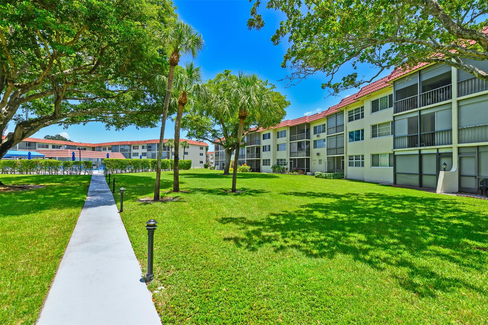 HOLLYBROOK GOLF AND TENNI - Residential
