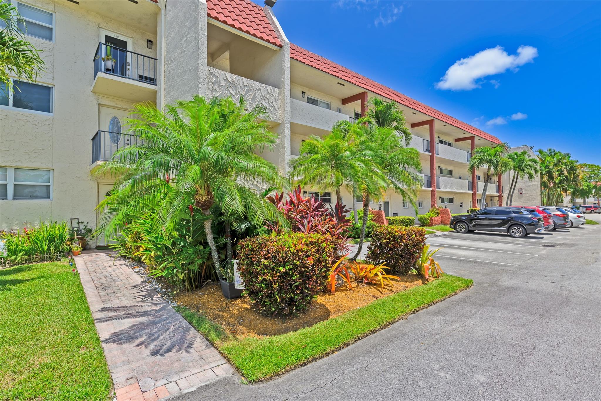 HOLLYBROOK GOLF AND TENNI - Residential