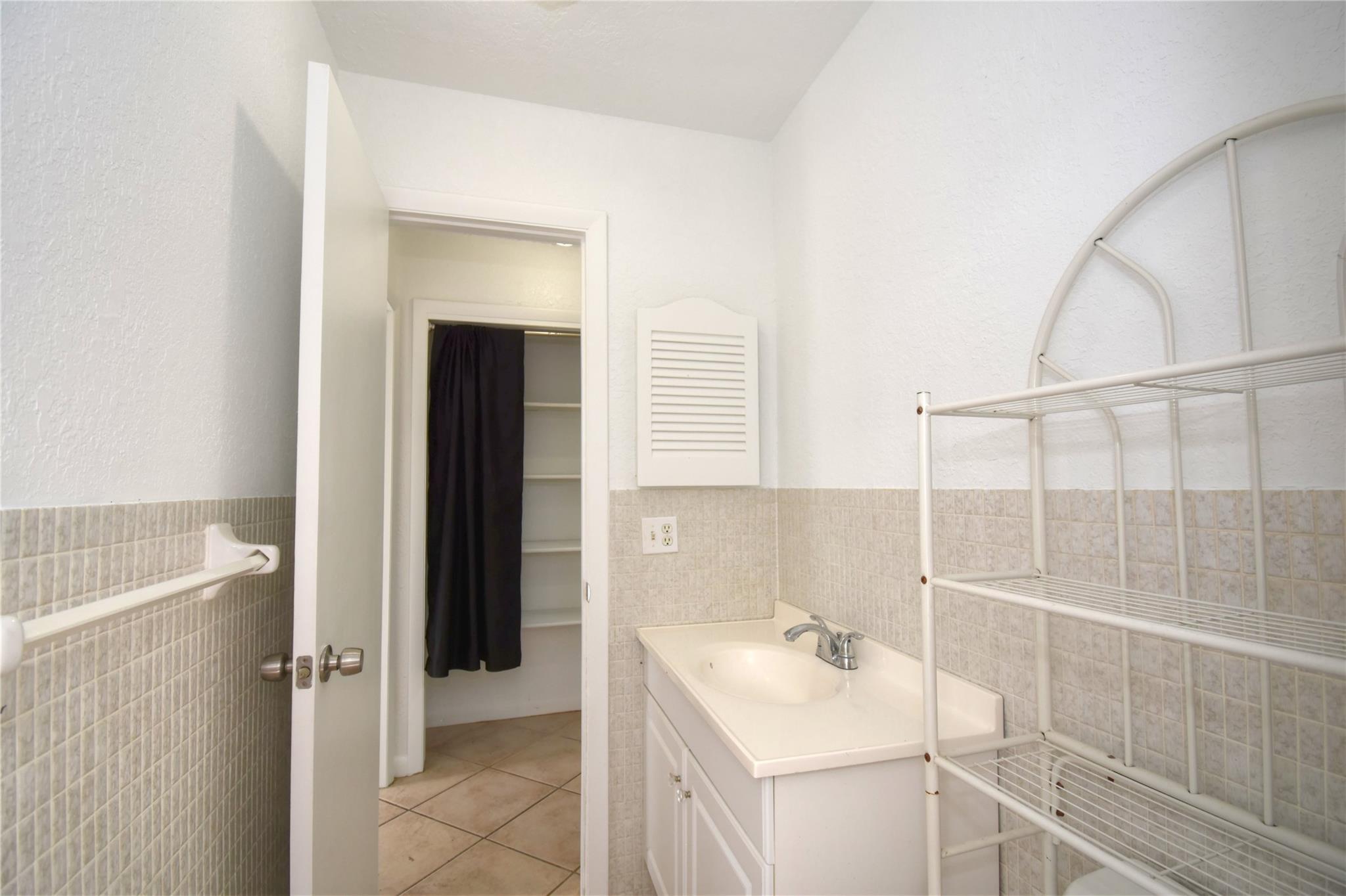 Crystal Lake 4th Sec 66-1 - Residential Lease