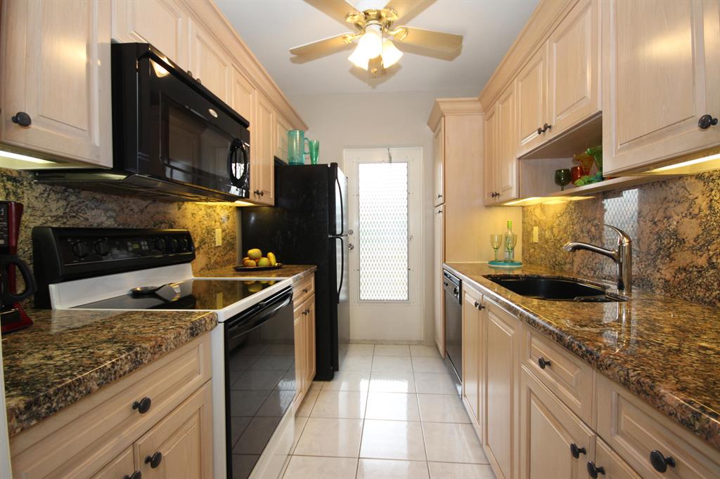 TROPIC HARBOR - Residential