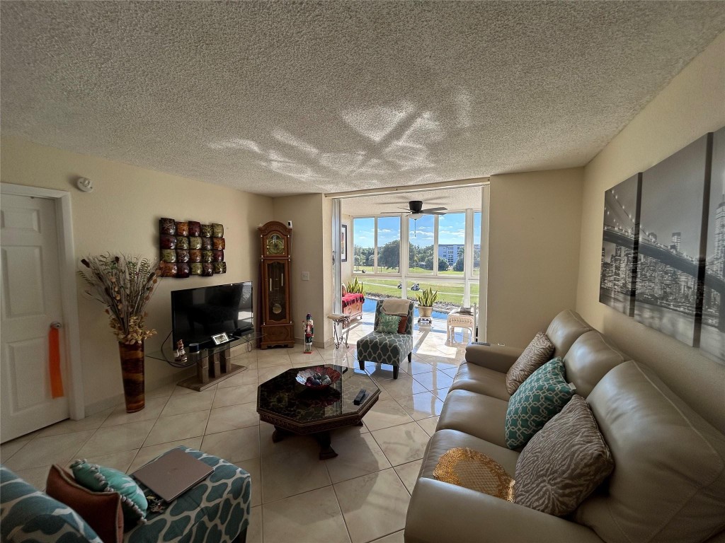 PALM SPRINGS 2 - Residential