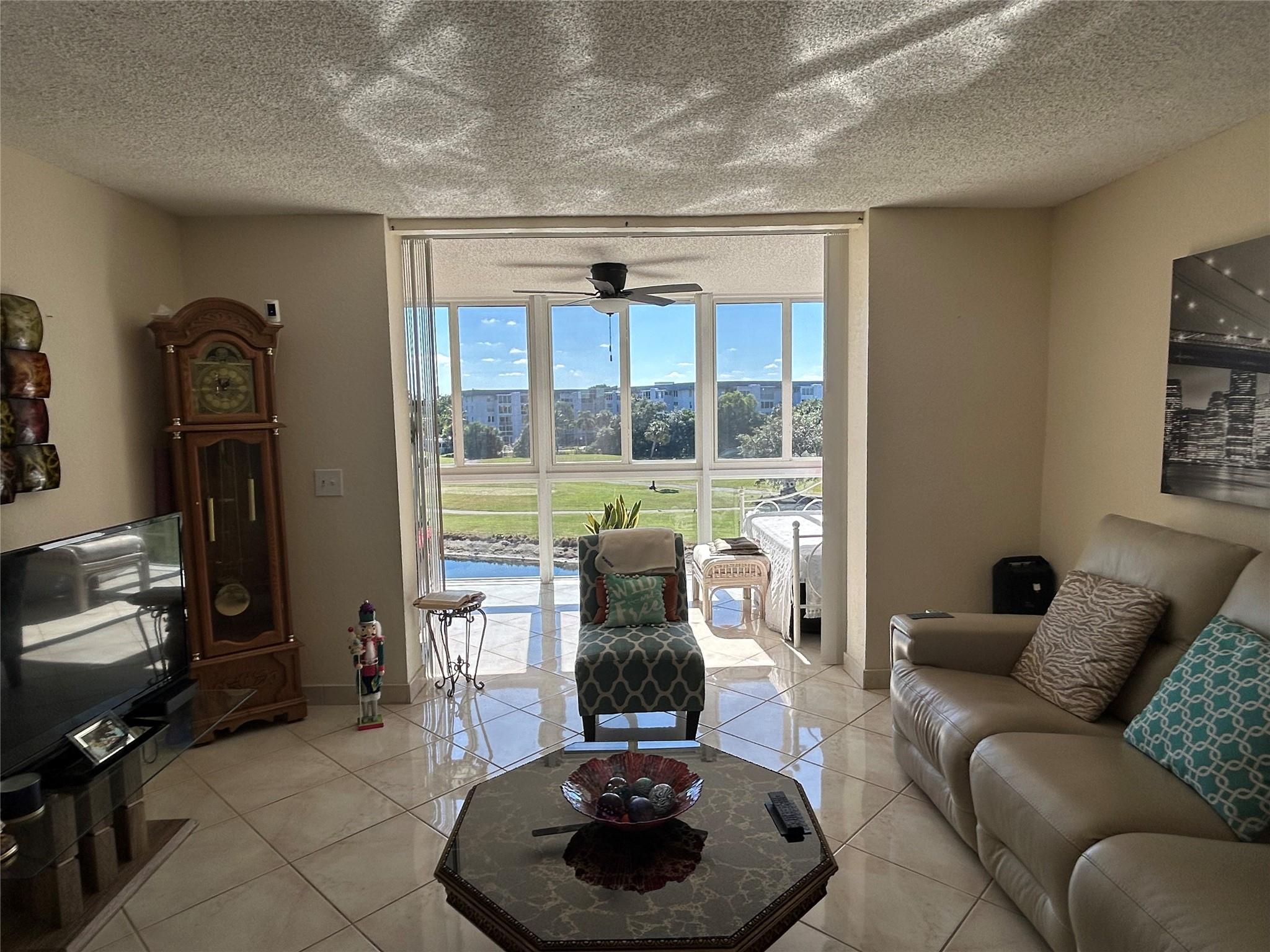 PALM SPRINGS 2 - Residential