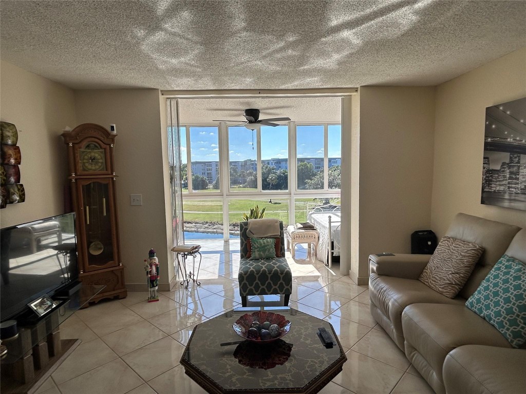 PALM SPRINGS 2 - Residential