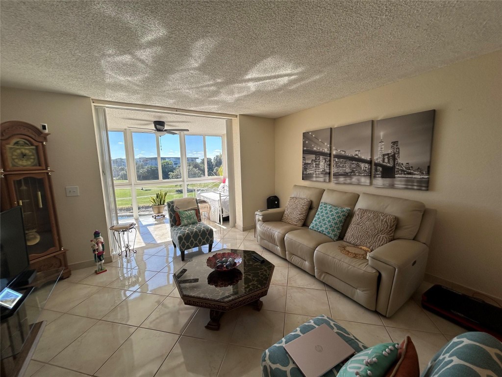 PALM SPRINGS 2 - Residential