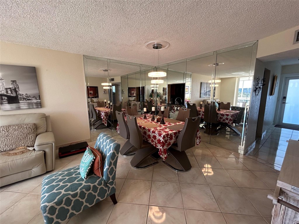 PALM SPRINGS 2 - Residential