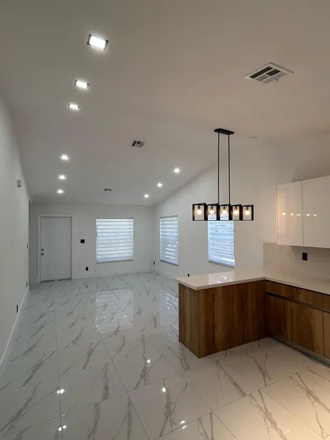 1230 NE 1st Avenue, Fort Lauderdale, FL MLS: R11089927