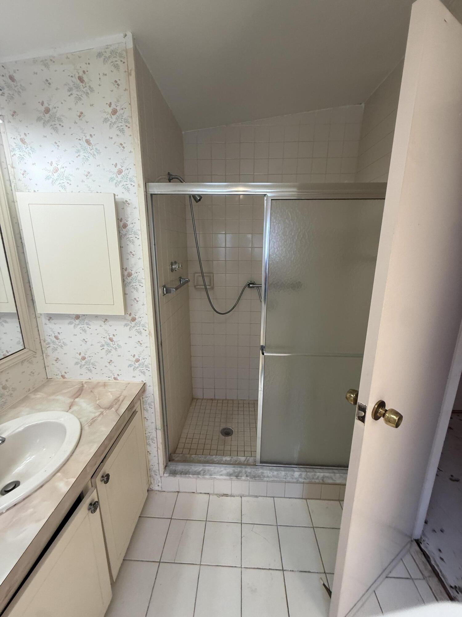 Palm Breezes Club - Residential