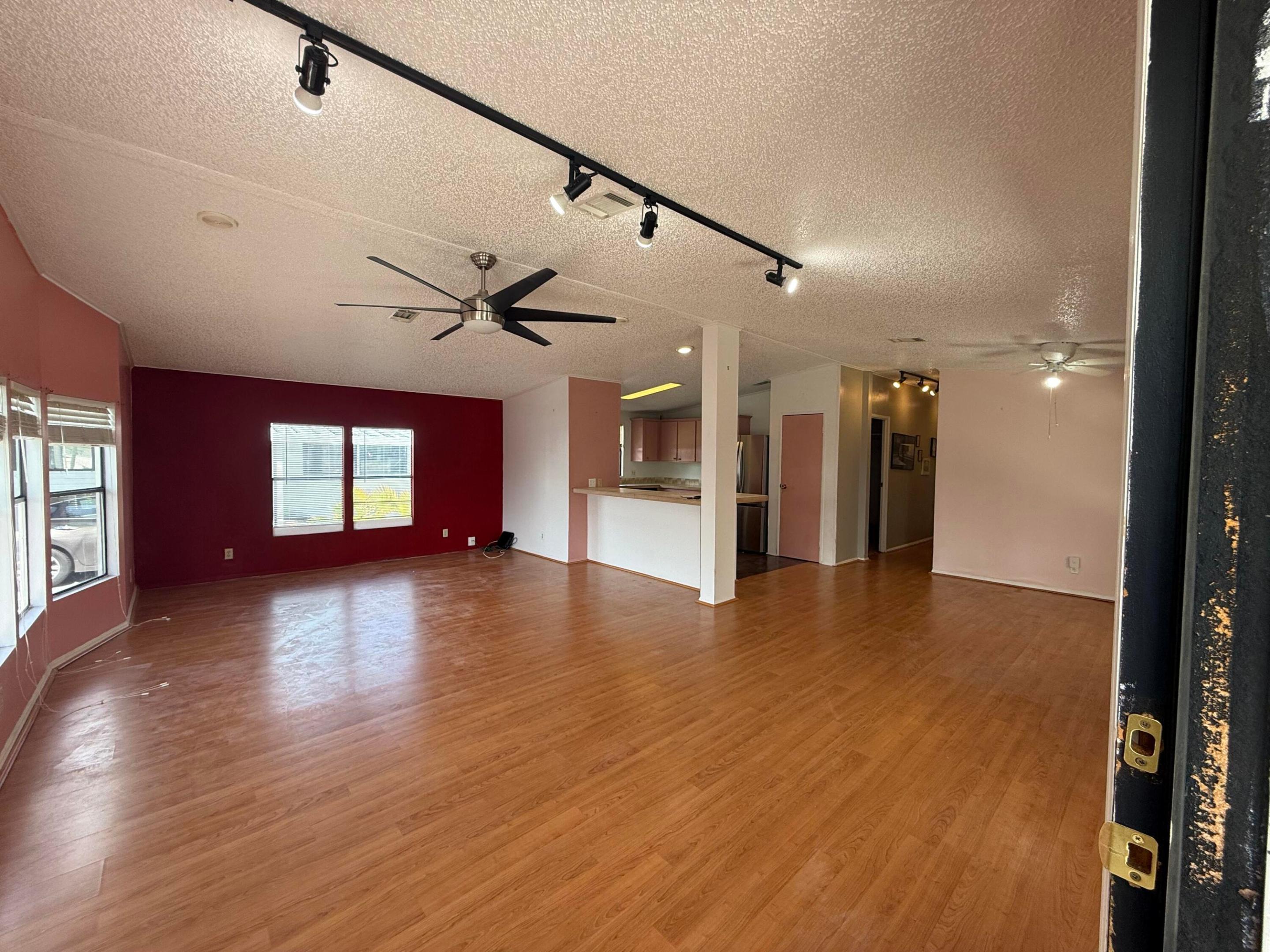 Palm Breezes Club - Residential