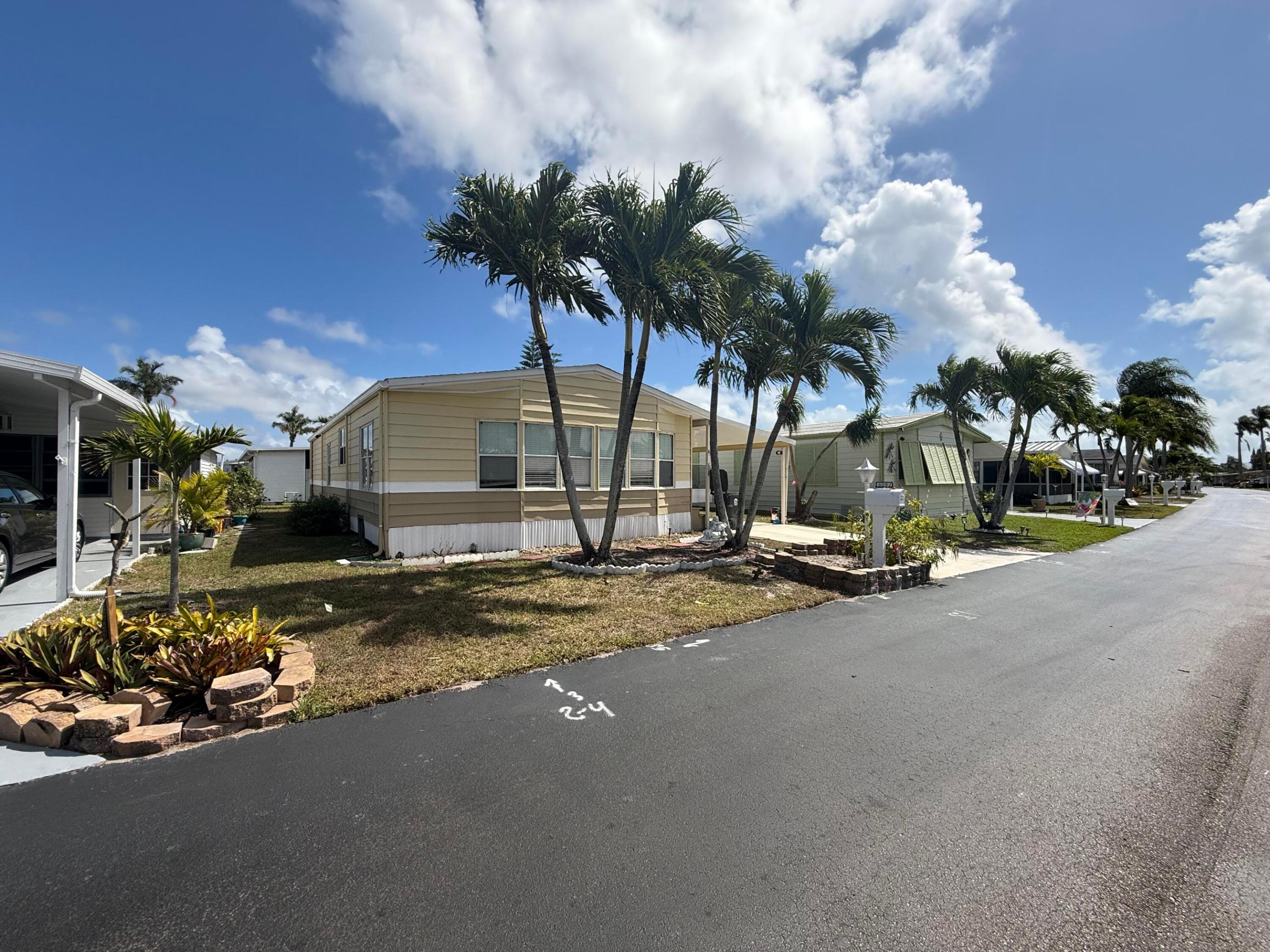 Palm Breezes Club - Residential