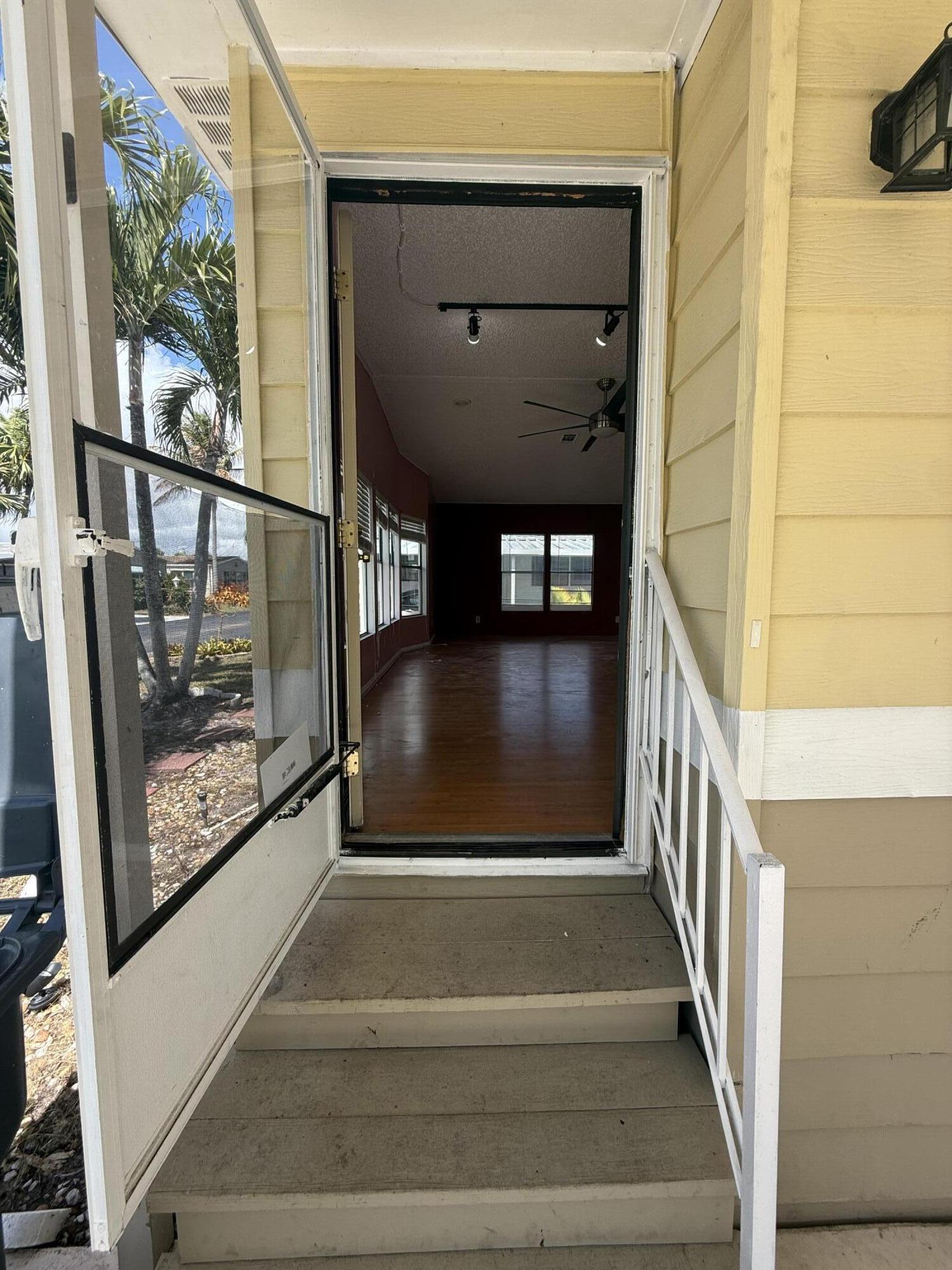 Palm Breezes Club - Residential