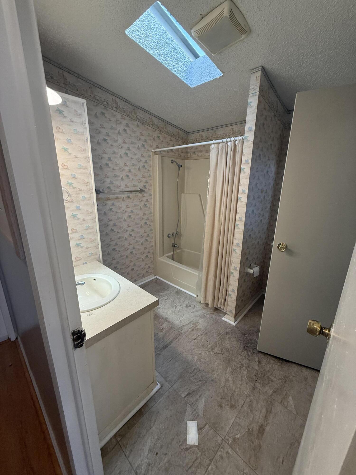 Palm Breezes Club - Residential