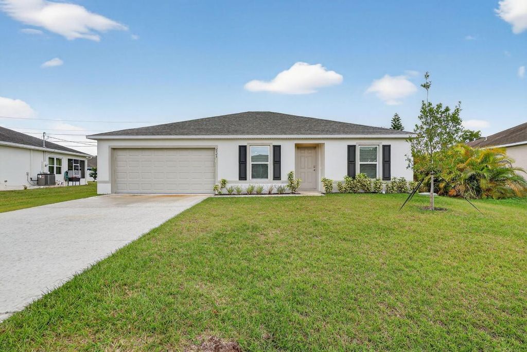Photo of 2121 SE Mandrake Circle, Port Saint Lucie, FL 34952 (MLS # R11155594)