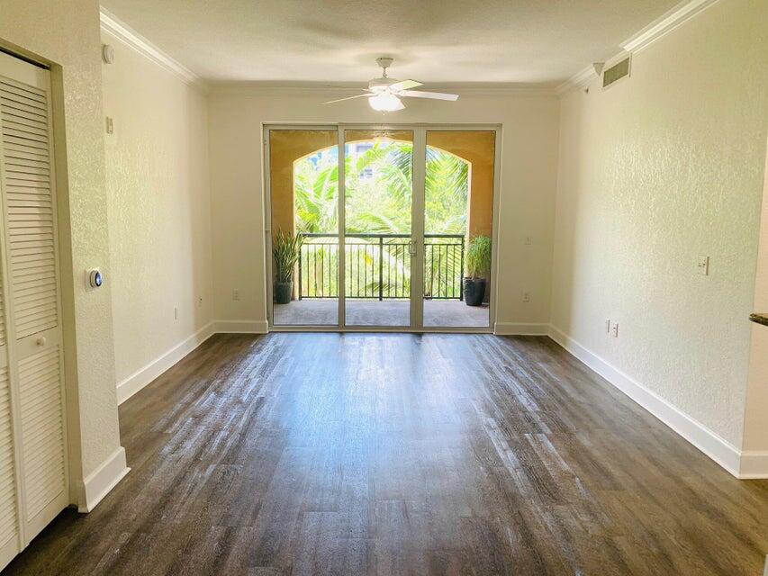 VIZCAYA LAKES CONDO - Residential