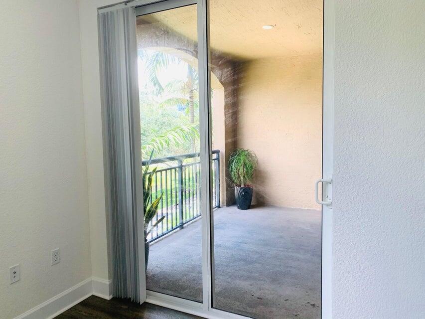 VIZCAYA LAKES CONDO - Residential