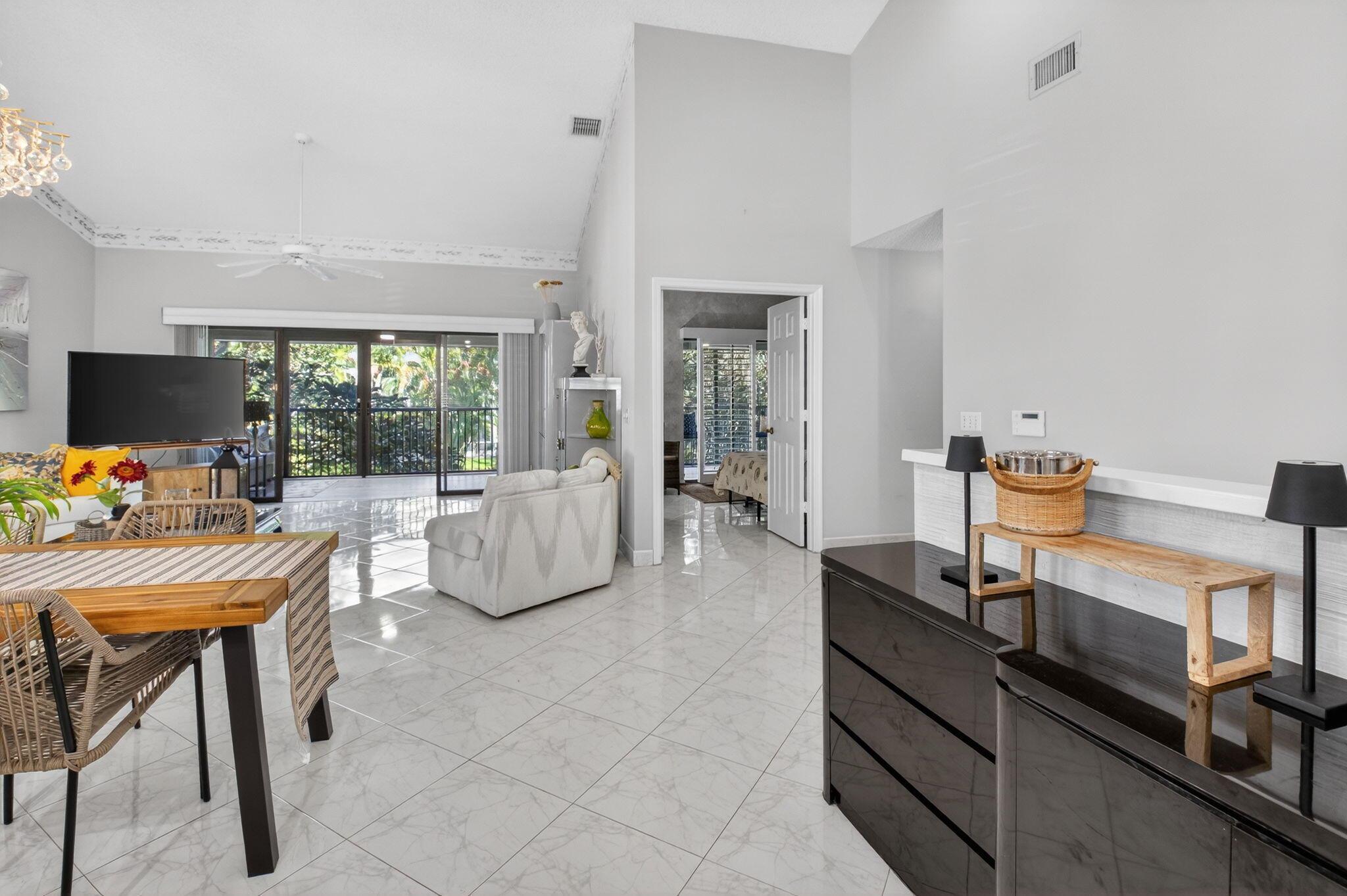 LEXINGTON CLUB VILLAS CON - Residential